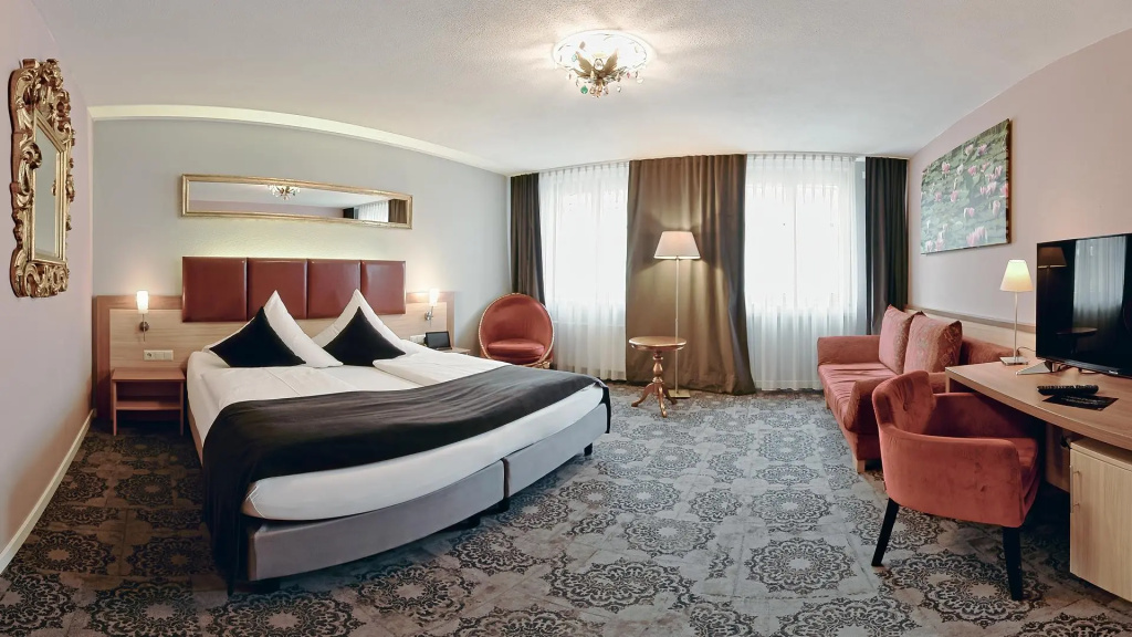 Medium Double room (full double bed)