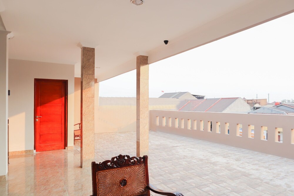 Axl Residence by OYO Rooms