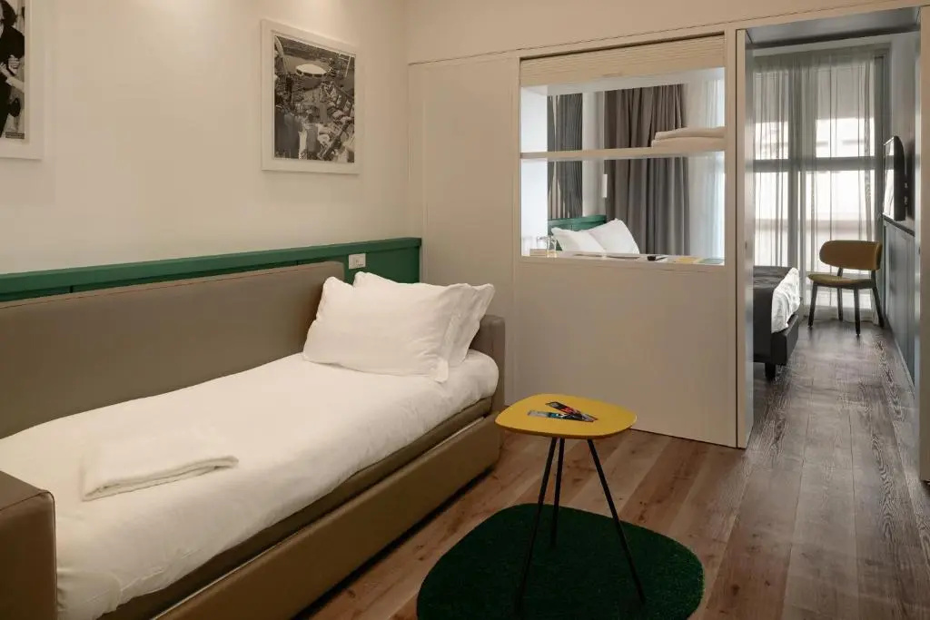 Standard Triple room