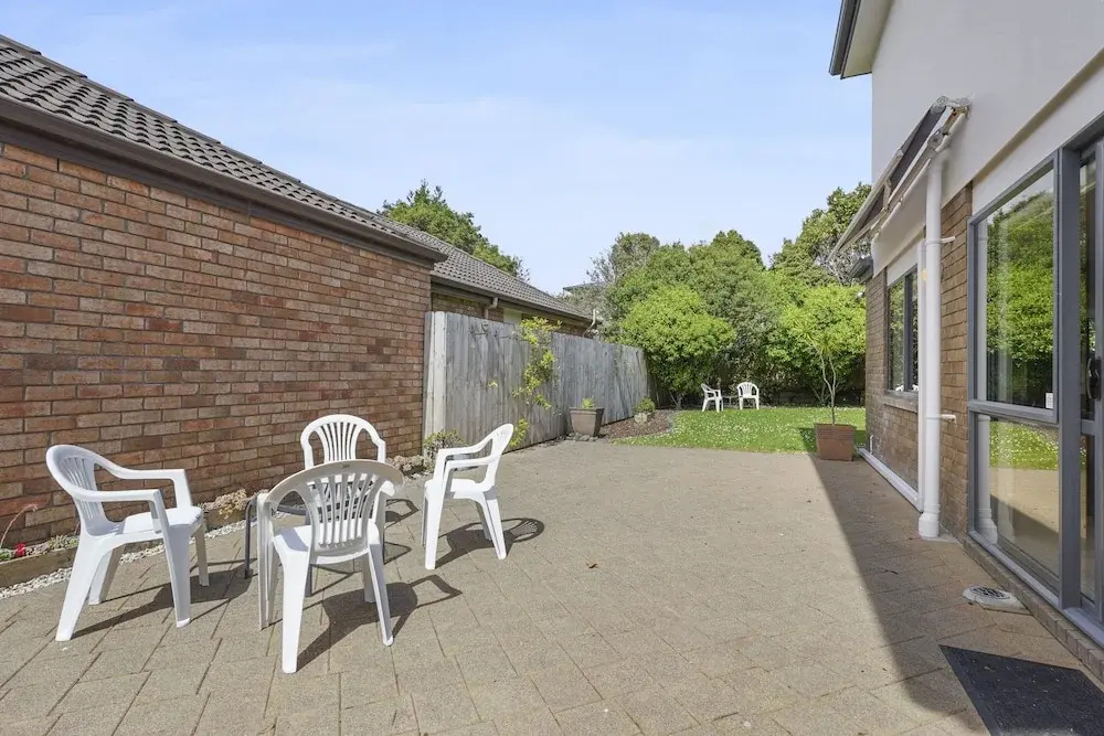 Spacious Family Home -Fully Fenced Yard - фото 11