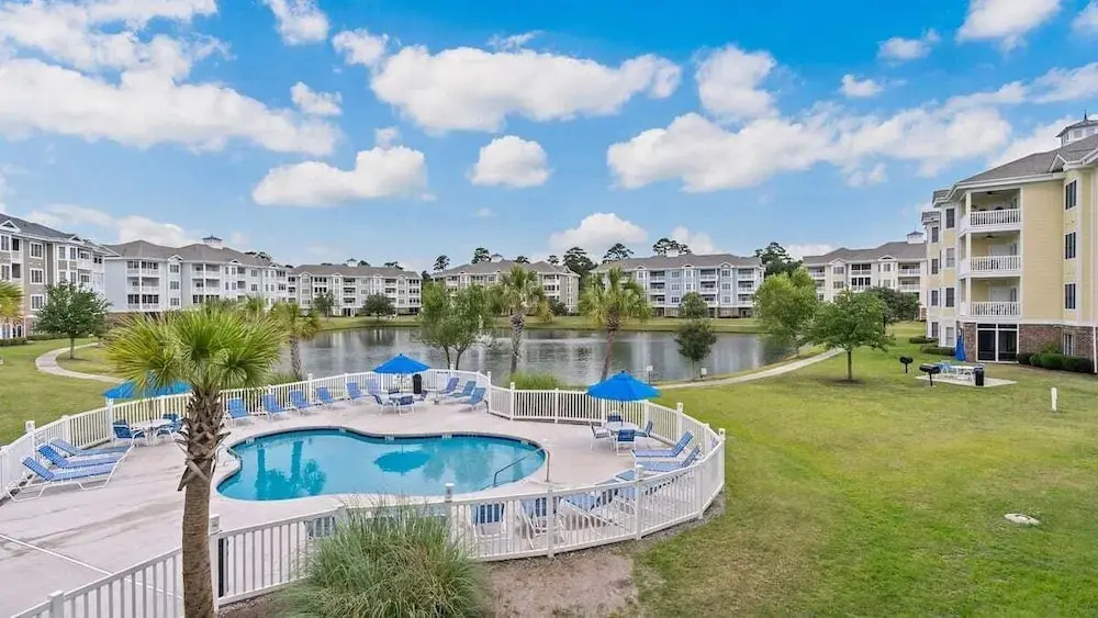 Magnolia Pointe Luster Leaf 4833-202