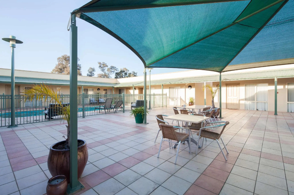 Crystal INN - 2