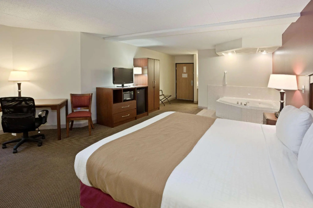 Deluxe Double Suite (full double bed)
