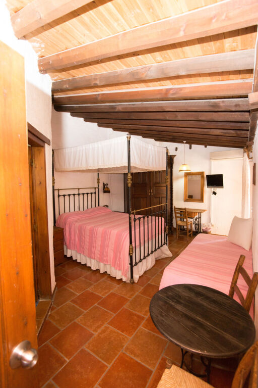 Linos Inn by null