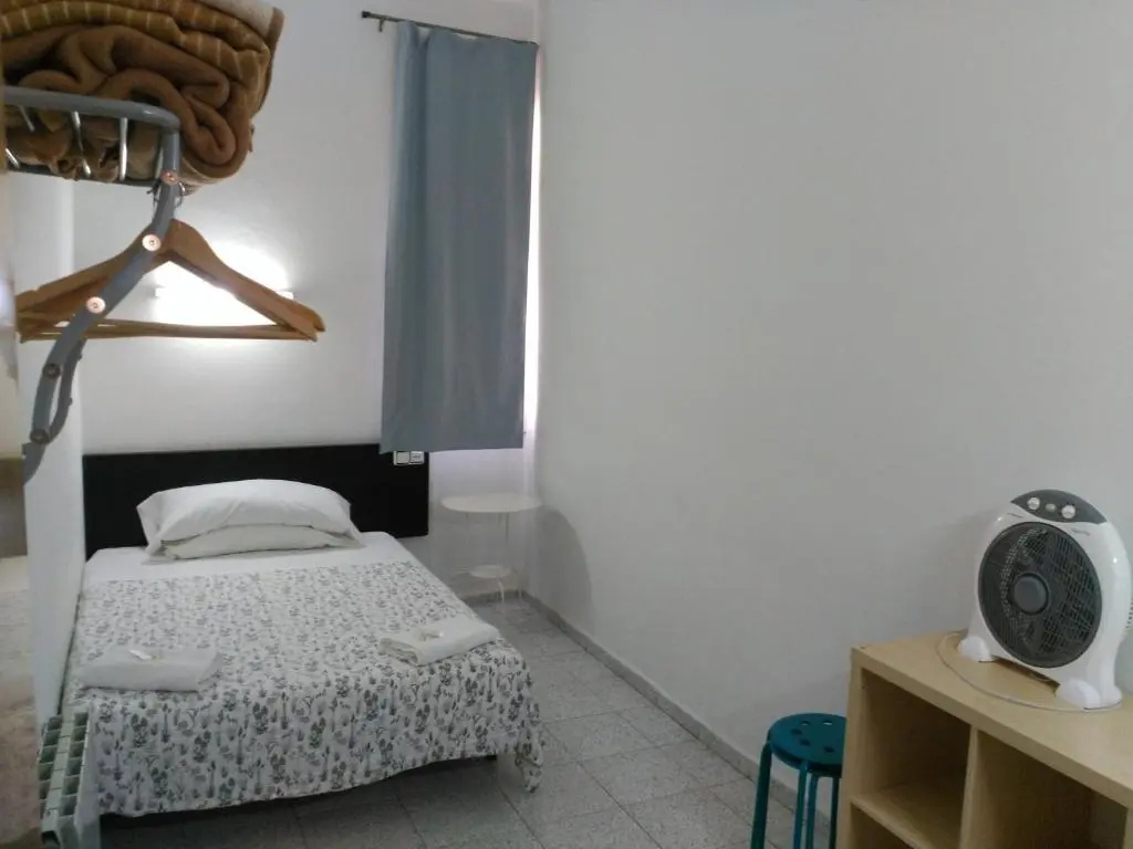 Economy room