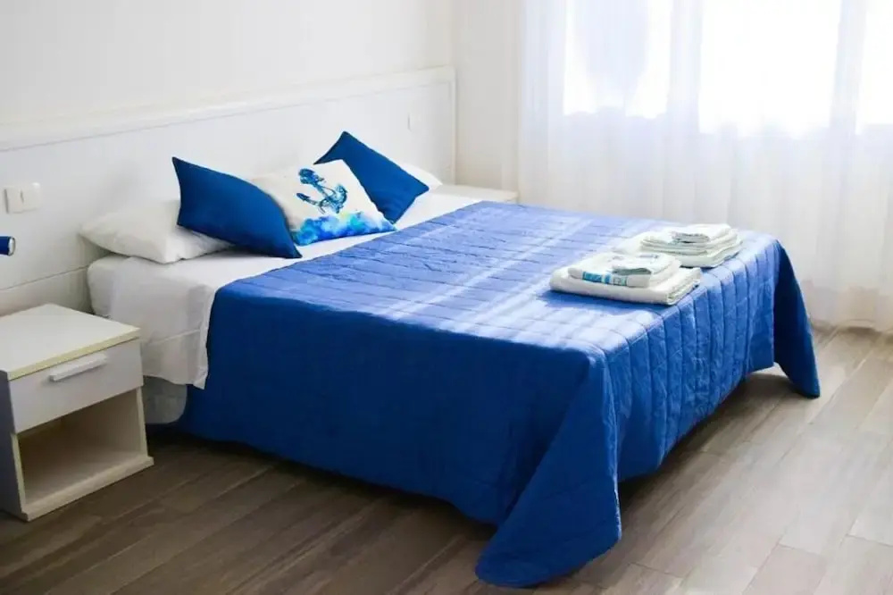 Standard Double room with partial sea view (full double bed)