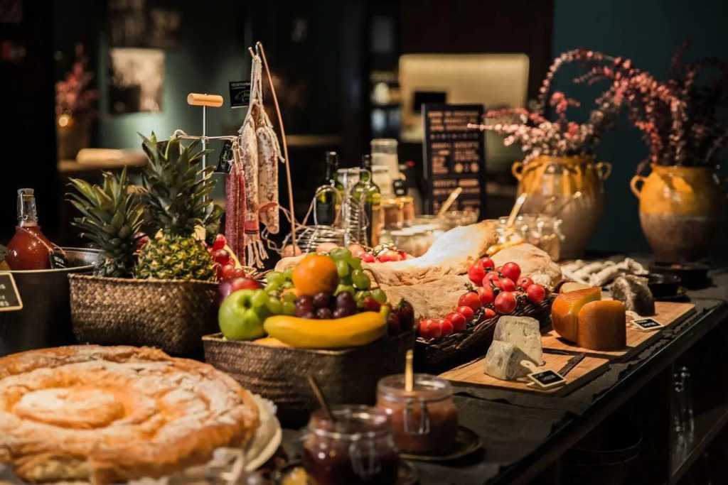 Yurbban Trafalgar Hotel picture