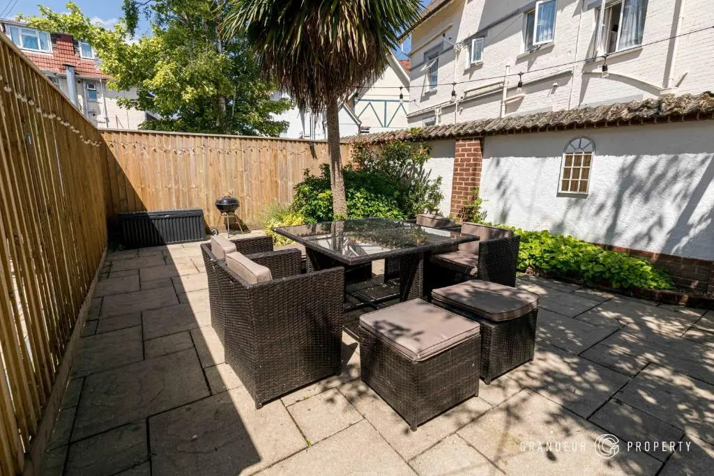 Elegant 2bed Apt- Bmouth Beach Front with Parking
