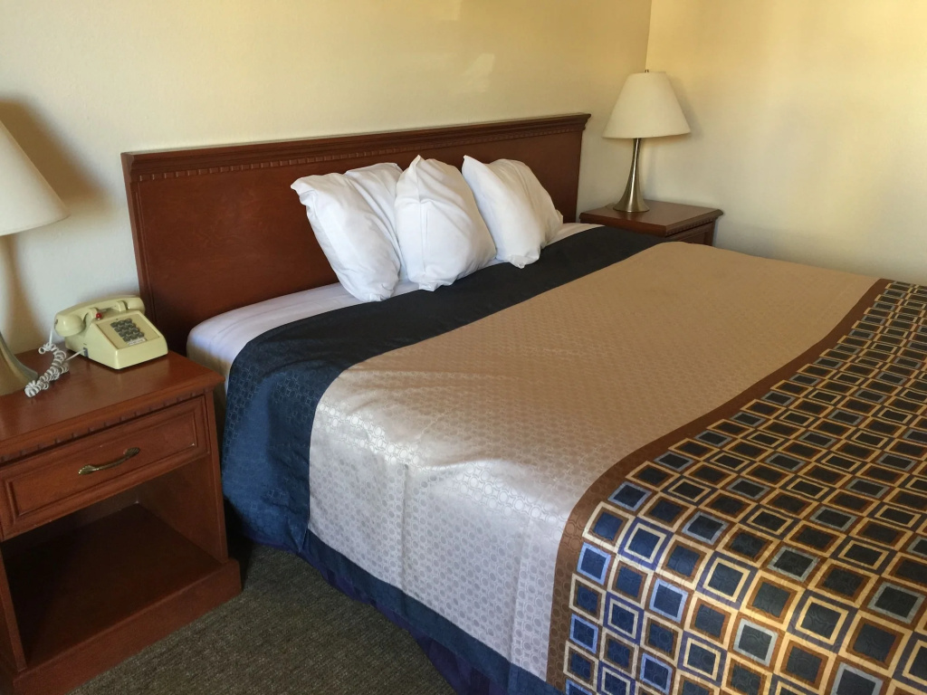 Отель Vantage Point Inn Woodland Hills в Лос-Анджелесе