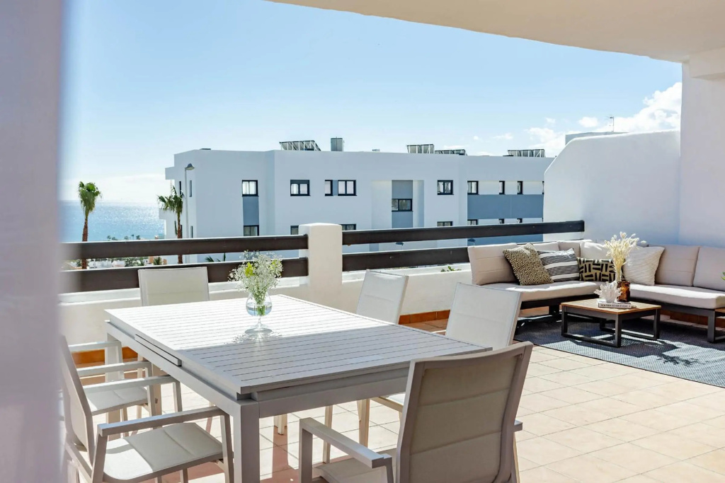 Djc- Modern 2 Bedroom Apartment Close to Beach