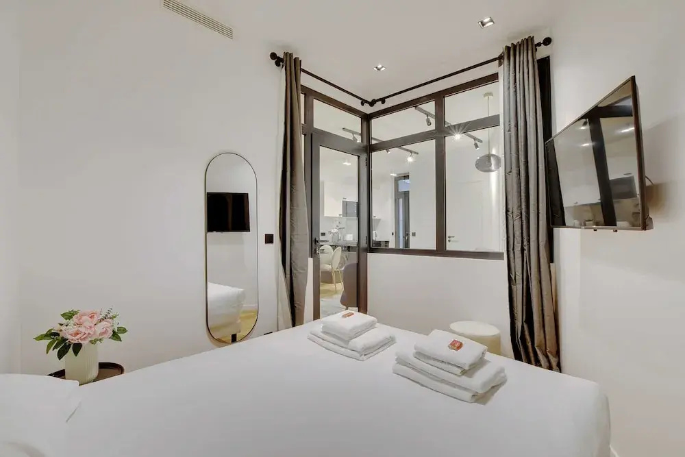Authentic apt - 2br/6p - Rue des Martyrs - Opera — фото