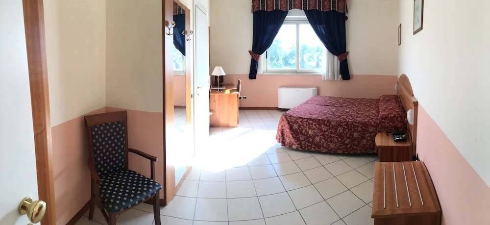 Double room (full double bed)
