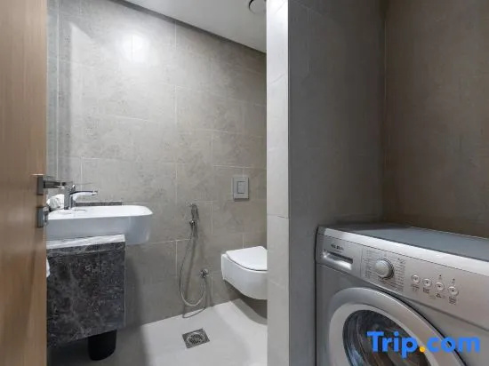 1BHK Al Reem Apartment with City Views