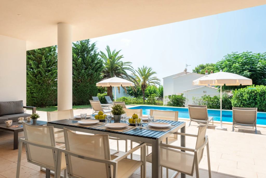 Villa Lola