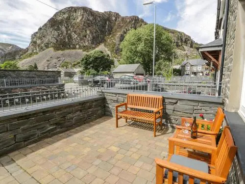 16 Park Square, Blaenau Ffestiniog