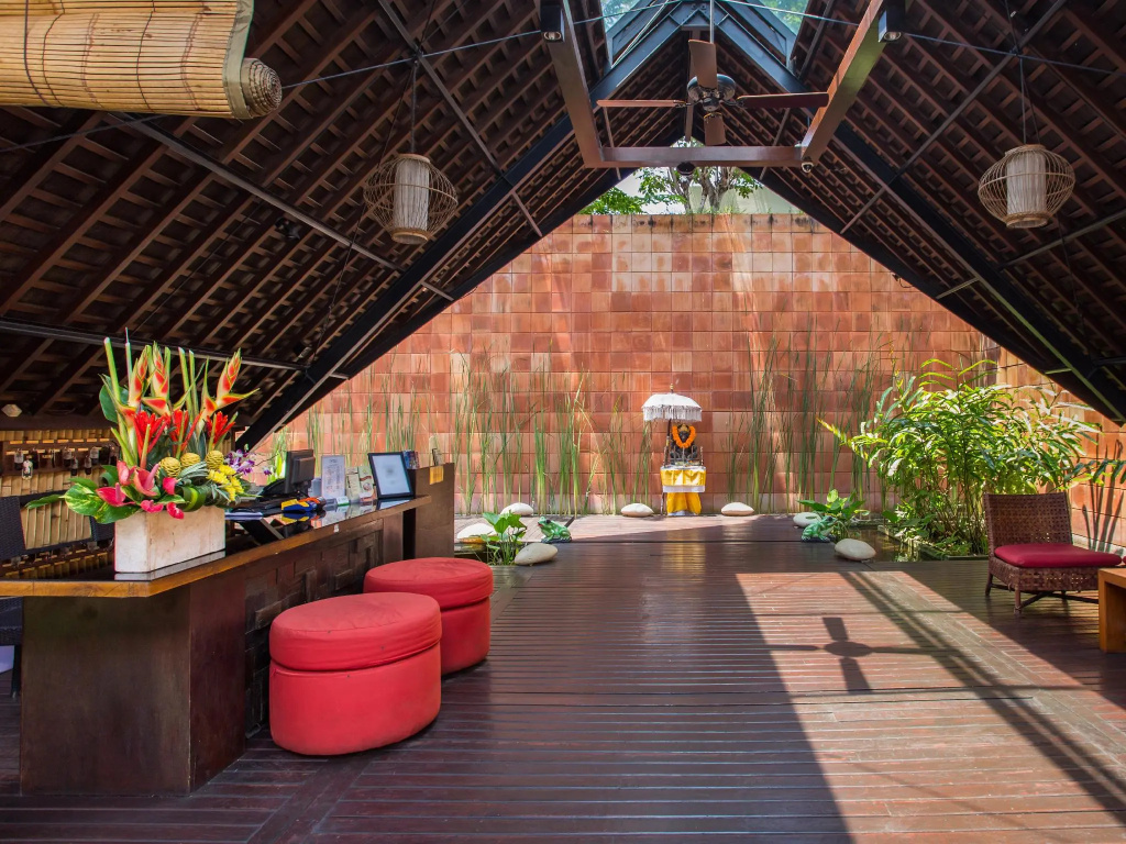 Lobby & Reception