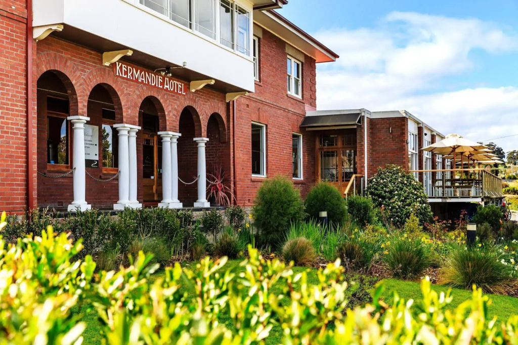 Kermandie Waterfront Hotel