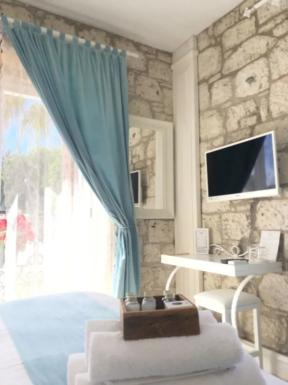 Superior Double room (full double bed)