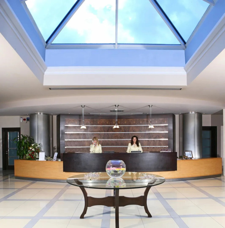 Lobby & Reception