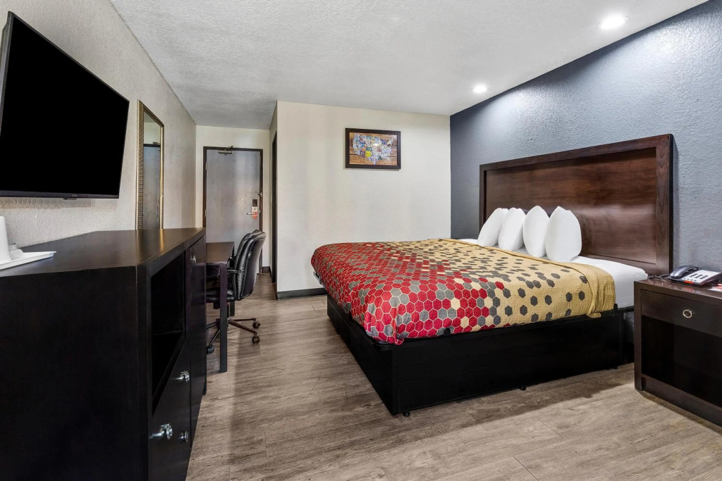 Econo Lodge Akron Copley Northwest — 3