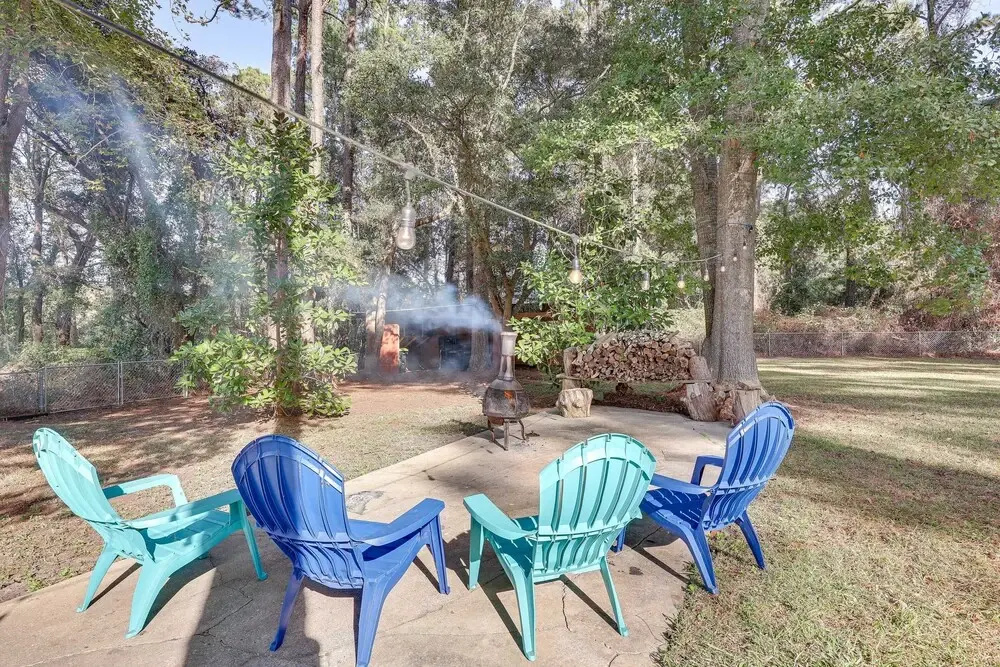 Pet-friendly Southport Home w/ Deck: 8 Mi to Beach