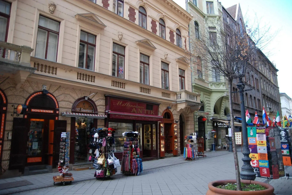 Vaci Street Apartments