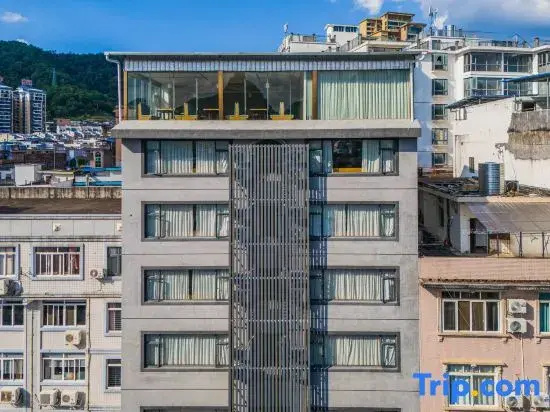 Pingle Rongfu Hotel