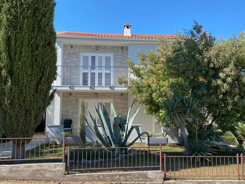 Shabby Chic Apartment ° 1 close to Krk centre