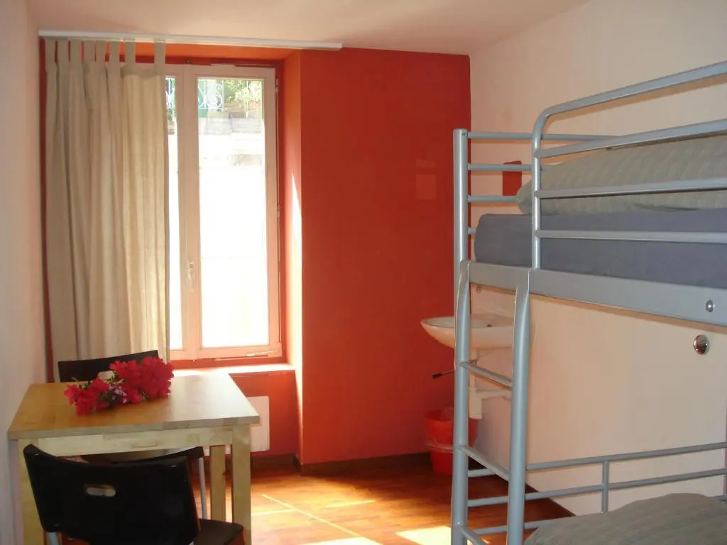 Economy room