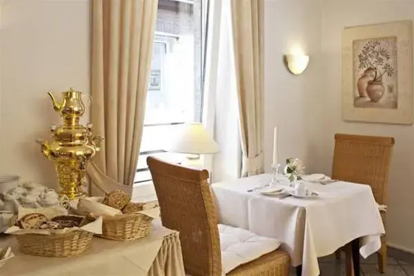 Busche am Dom by null