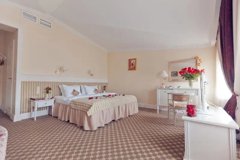 Chekhov Hotel Room Type - Double Suite full double bed