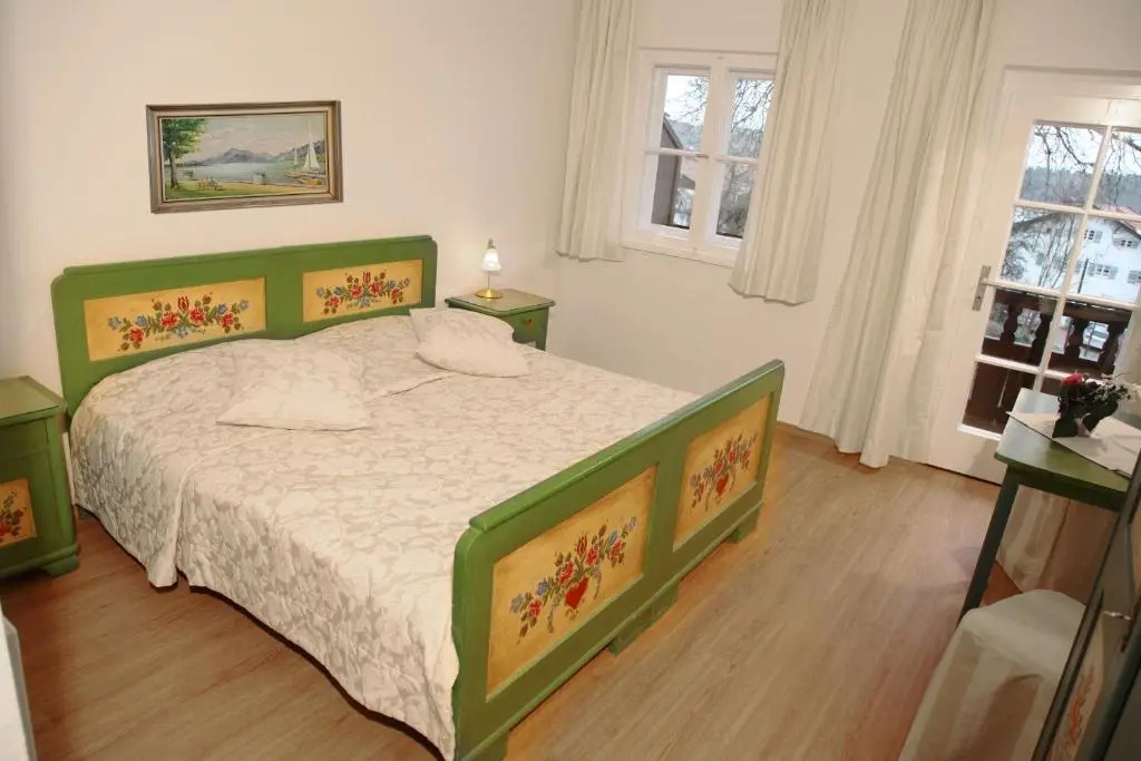 Standard Double room with balcony and with mountain view (full double bed)