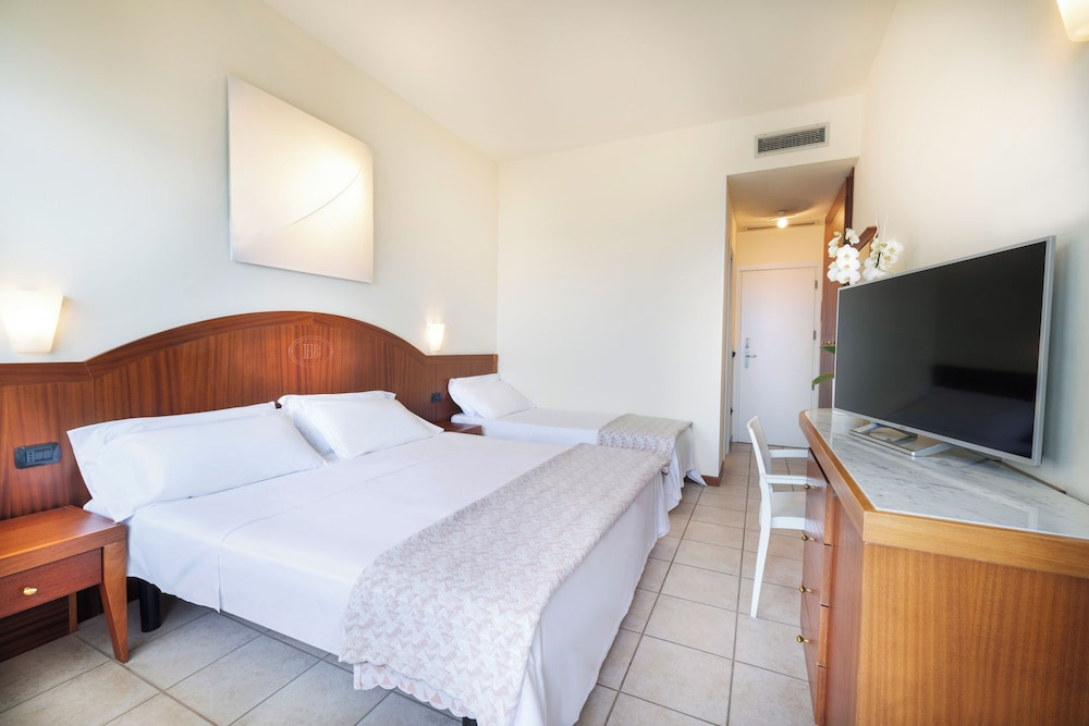 Comfort Triple room with balcony and with sea view