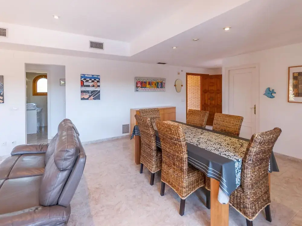Luxurious Villa St Pere Pescador With Swimming Pool - фото 10