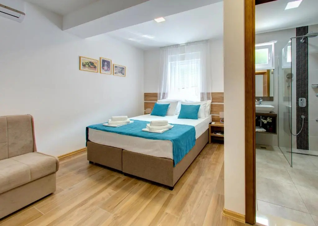 Standard Double room (full double bed)