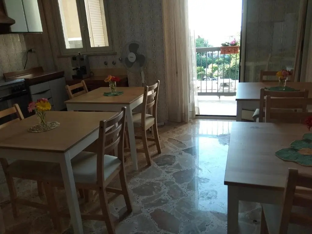 Double room (full double bed)