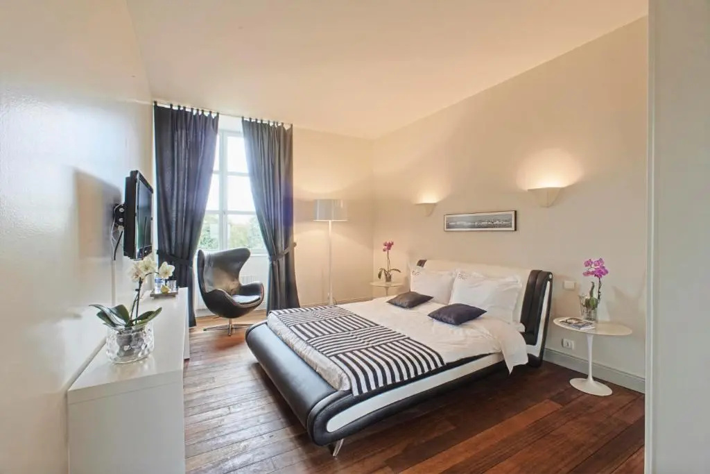 Deluxe Double room (full double bed)