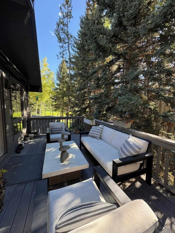 Sierra Chalet - Home With Private Deck and Views