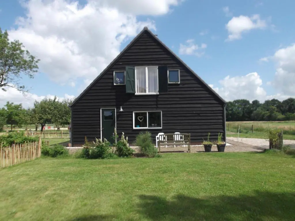 4 Bedrooms Cottage