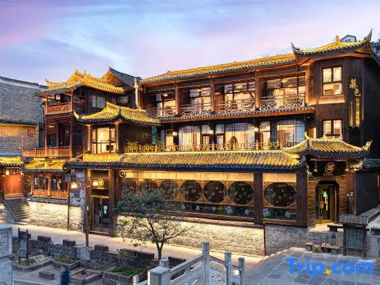 Muse Light Luxury River View Hostel