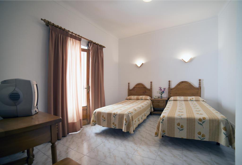 Hostal Sa Rota by null