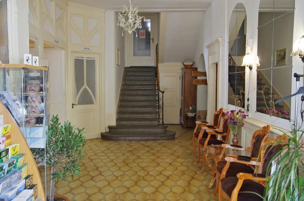 Lobby & Reception