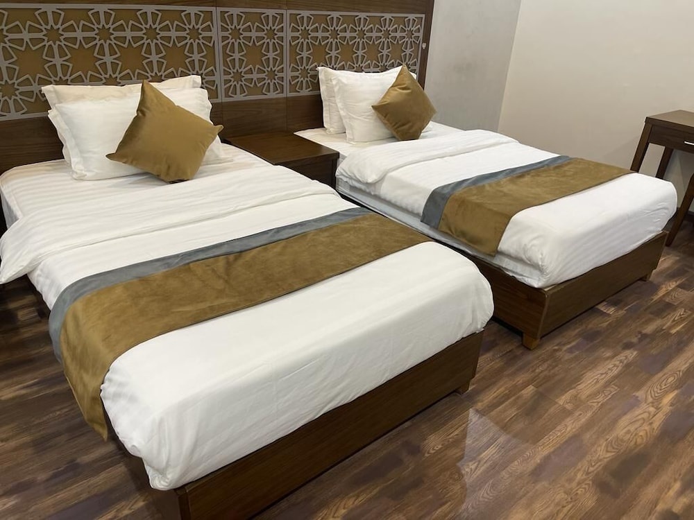 New Holiday Serviced Apartments — фото
