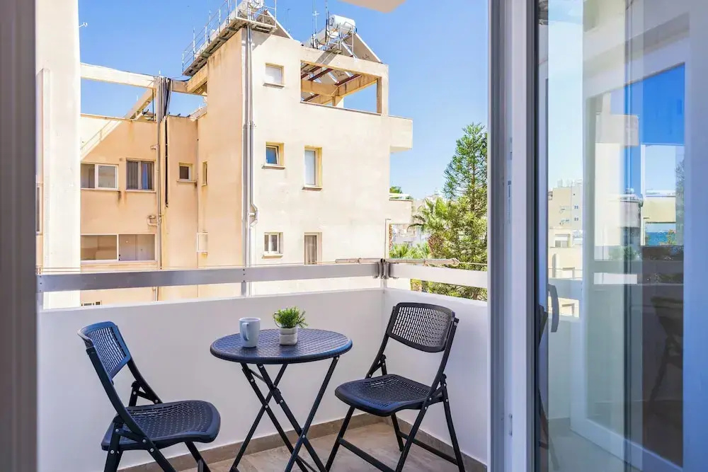 Vibe - 1 BR APt & Balcony in Larnaca