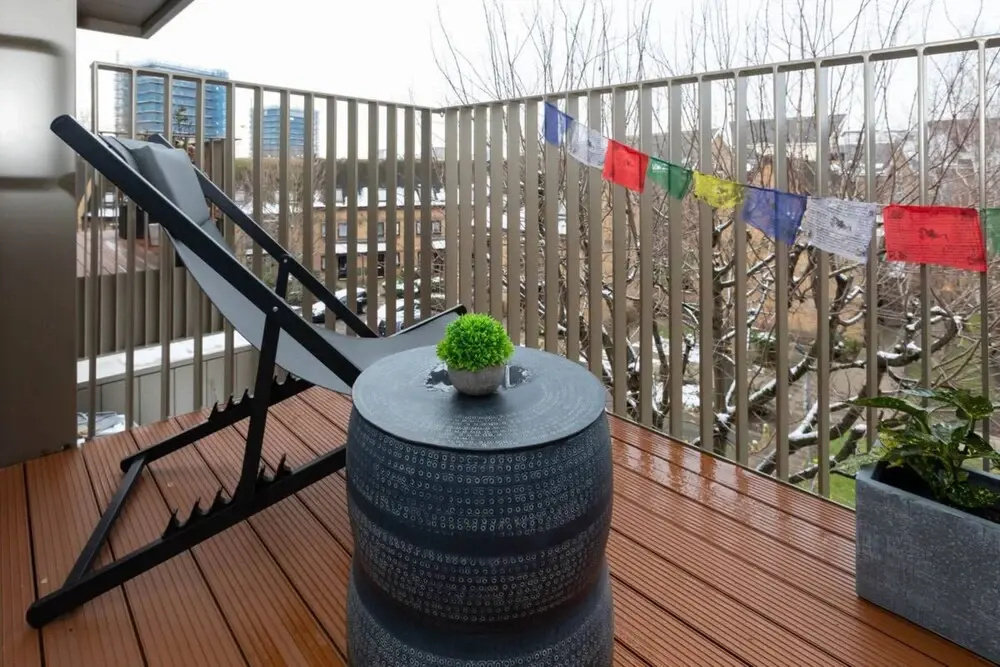 Tranquil & Stylish 1 Bedroom Flat With Private Balcony