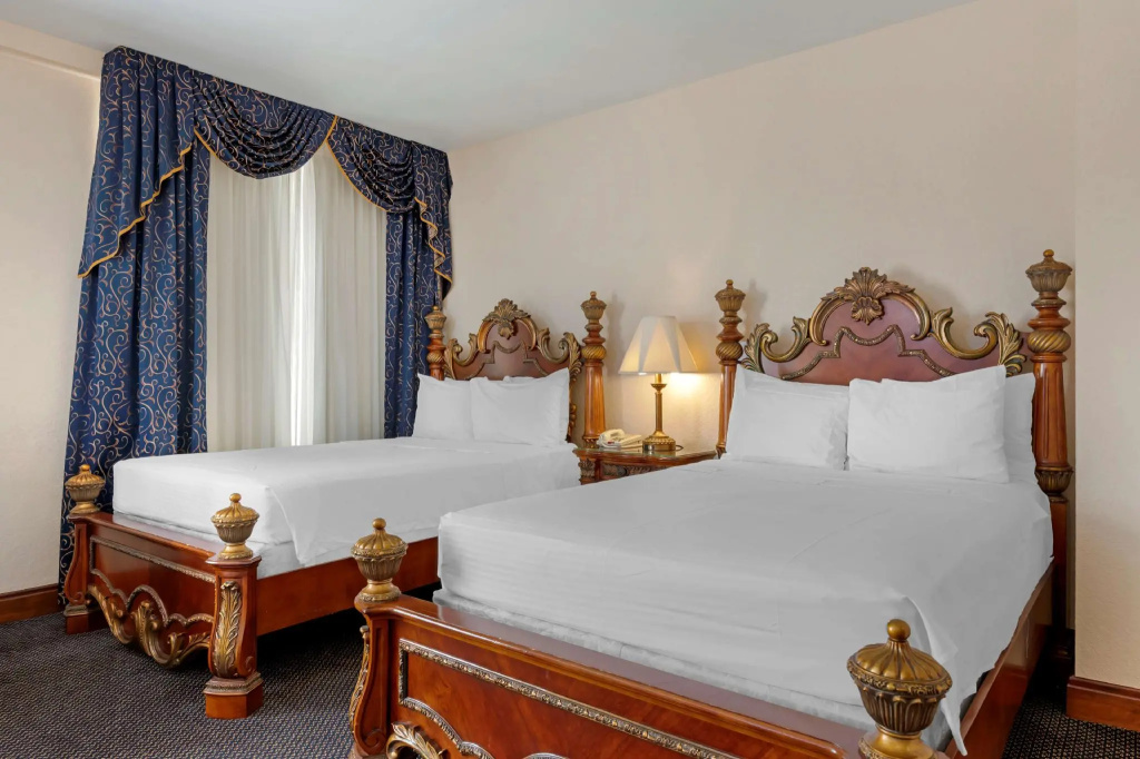 Standard Quadruple room with water view