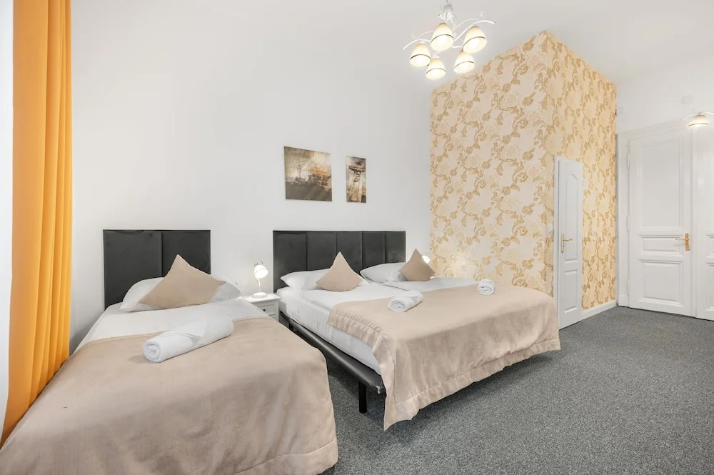 1 Bedroom Standard Triple Attic room