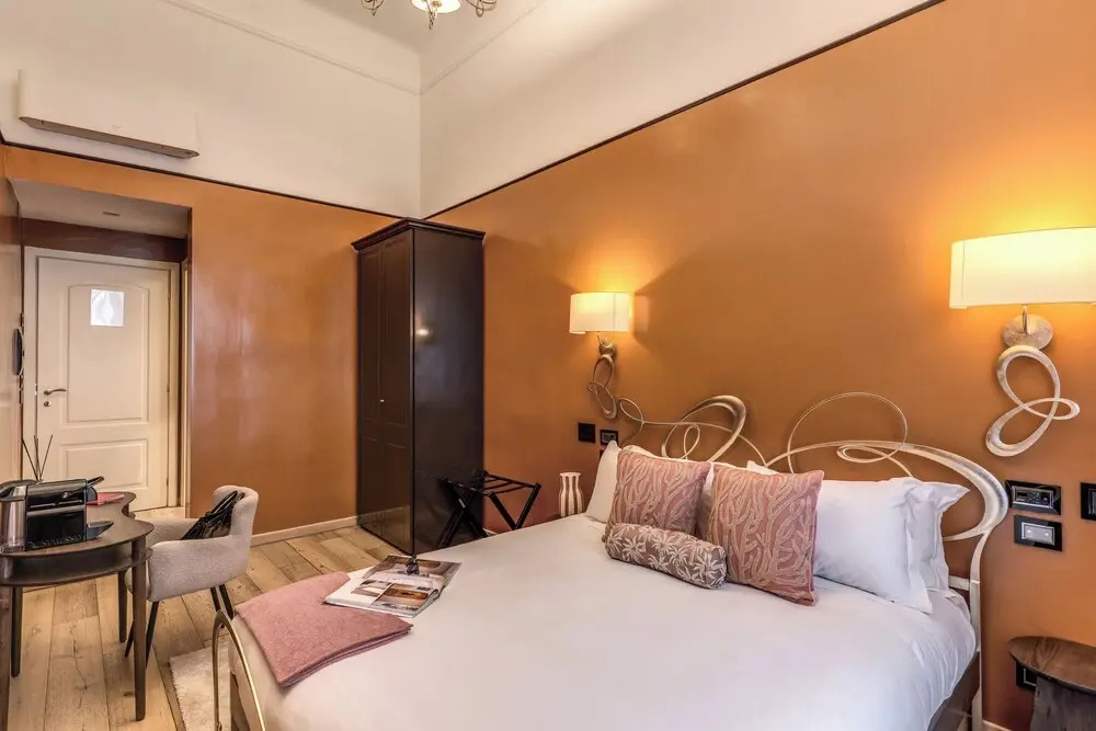 Deluxe Double room (full double bed)