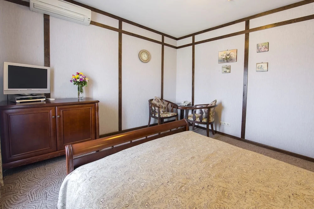 Standard Double room with balcony (full double bed)