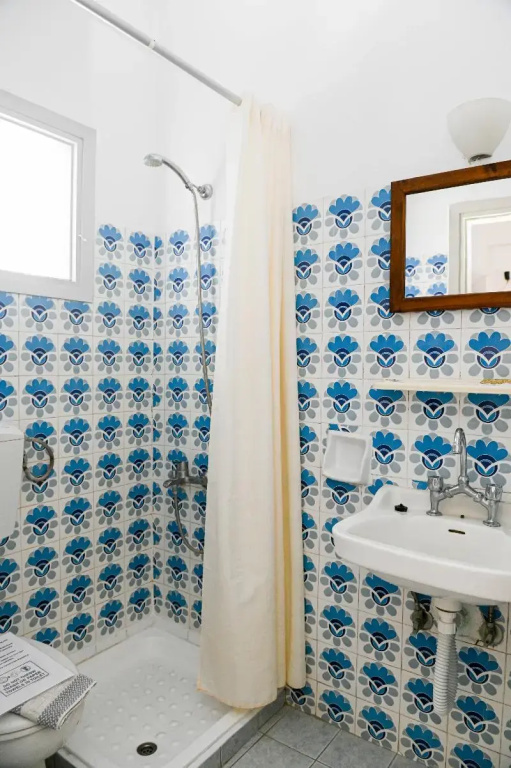 Classic Double room with balcony (full double bed)